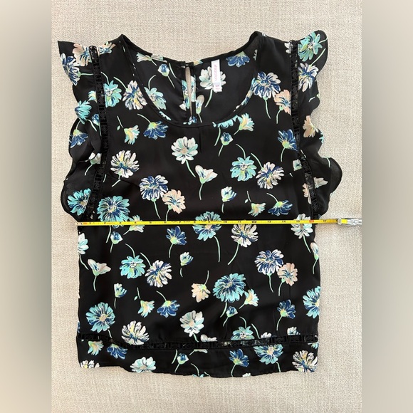 Xhilaration Black Floral Flutter Sleeve Top. Size S/P. - Picture 8 of 10
